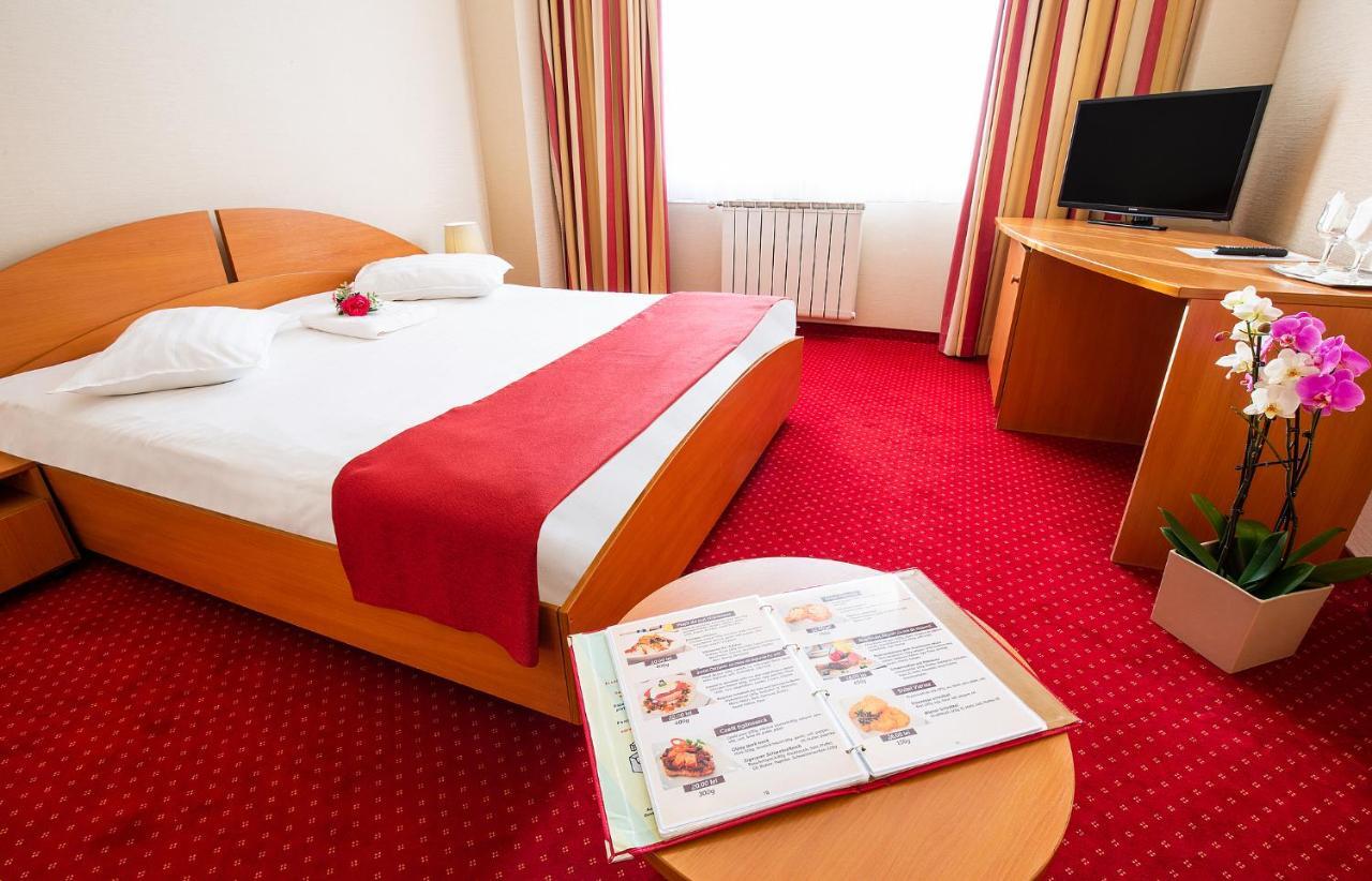 Hotel Dana Сату-Маре Екстер'єр фото