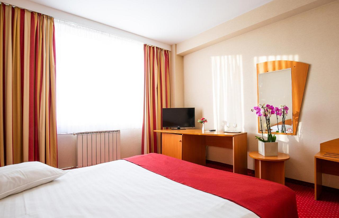 Hotel Dana Сату-Маре Екстер'єр фото
