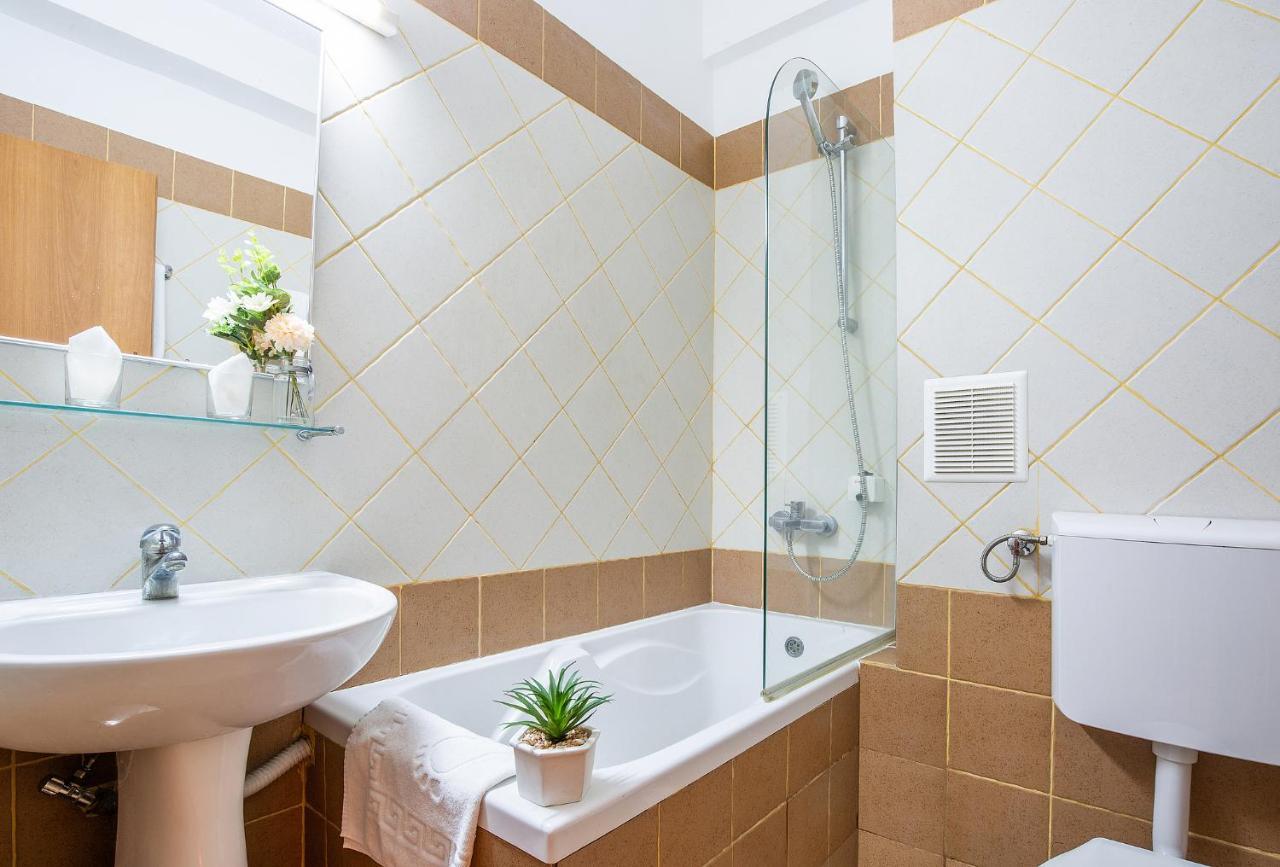 Hotel Dana Сату-Маре Екстер'єр фото
