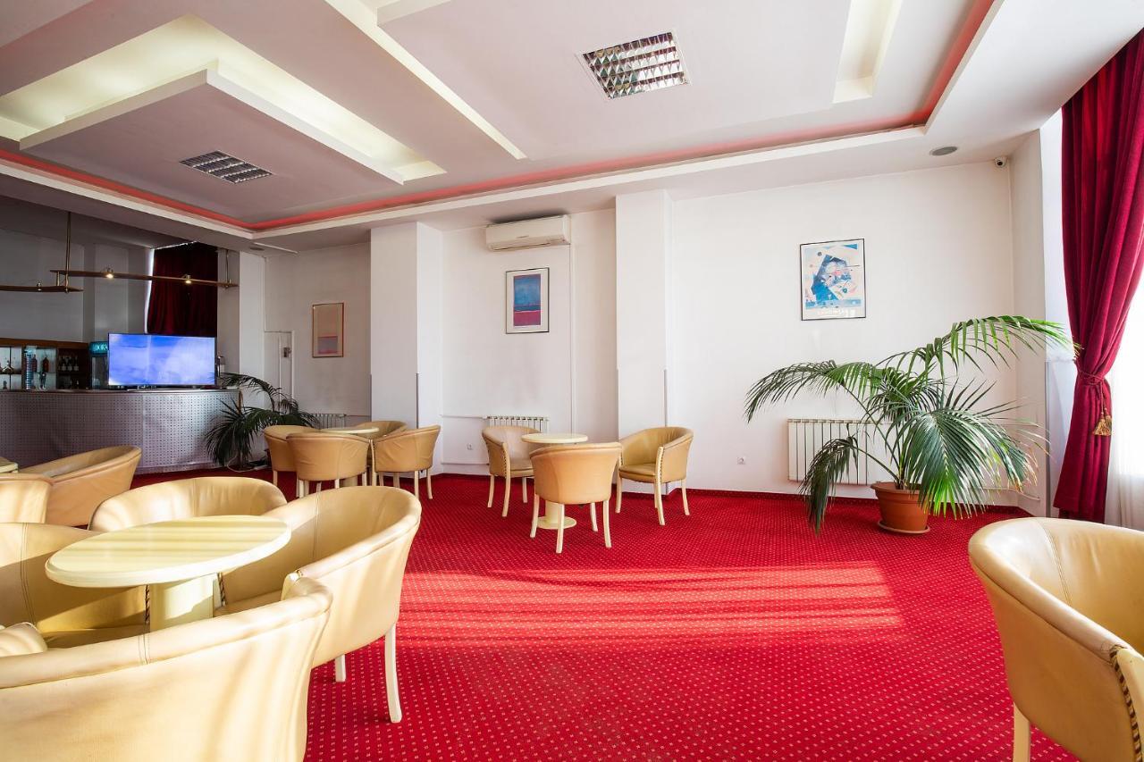 Hotel Dana Сату-Маре Екстер'єр фото